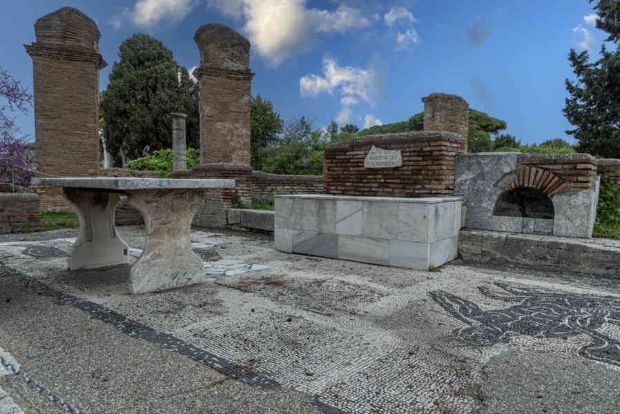 Italia - Ostia 65 - parque arqueológico de Ostia Antica.jpg